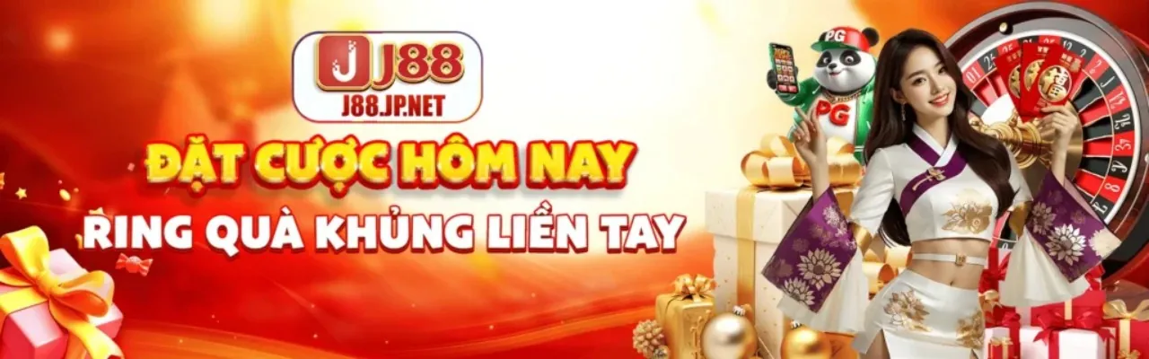Bàn chơi Sicbo với xúc xắc và chip, ánh sáng vàng rực rỡ